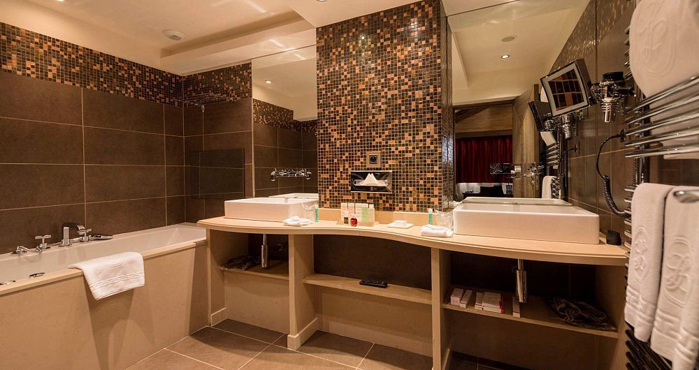 Deluxe furnishings for a luxurious stay. Photo: Hotel Le Lana. - image_4